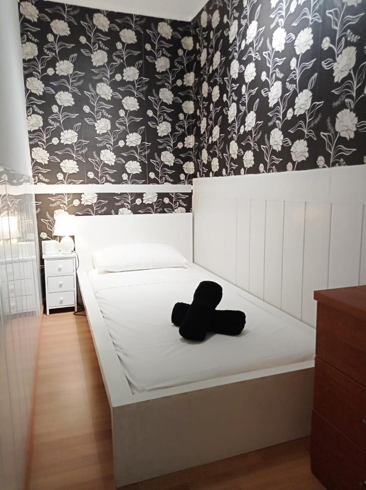 Single For One Person Only Central Location Casa de hóspedes *